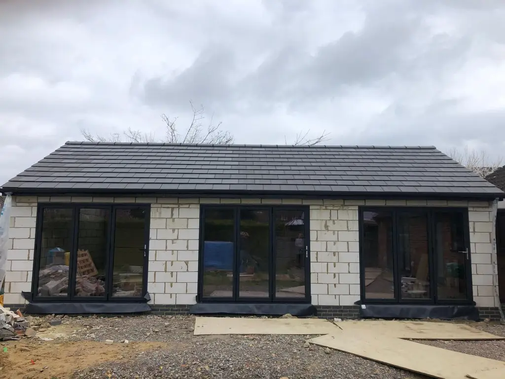 Single storey garden annex under construction by Carl Dunn Building & Roofing, Cambridge